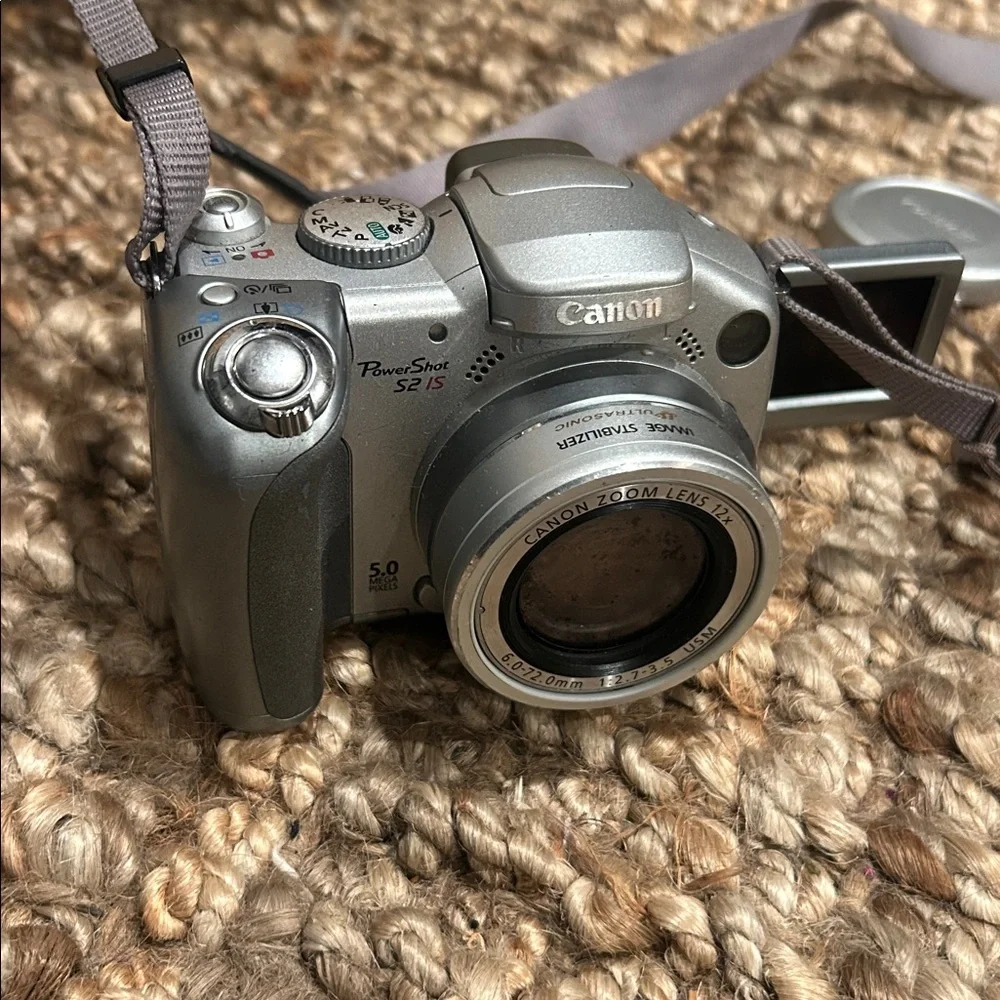 Canon PowerShot S2 IS 5.0MP 12x Digital Camera Silver w/ Vlog Flip-Viewer